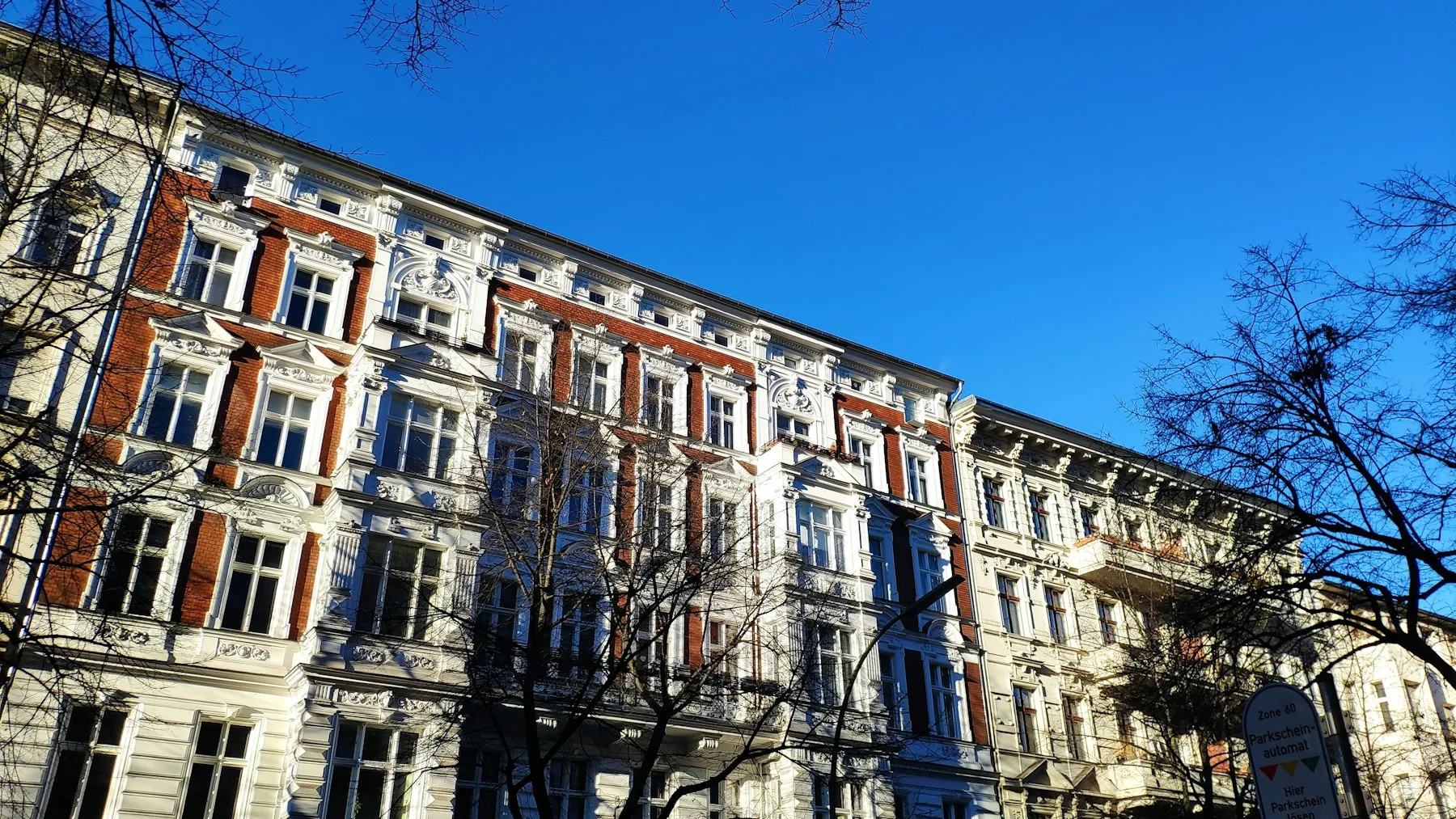 Sanierte Altbaufassaden — Wohnungswirtschaft